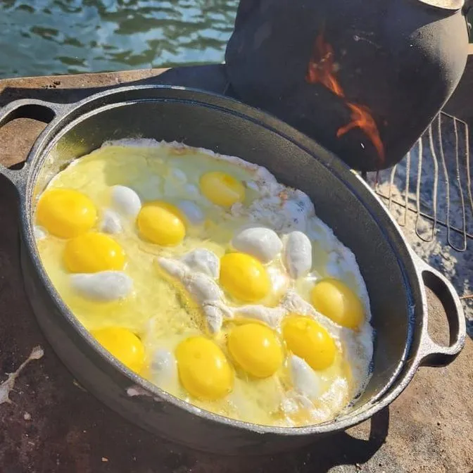 Уха из собственного улова на мангале плота