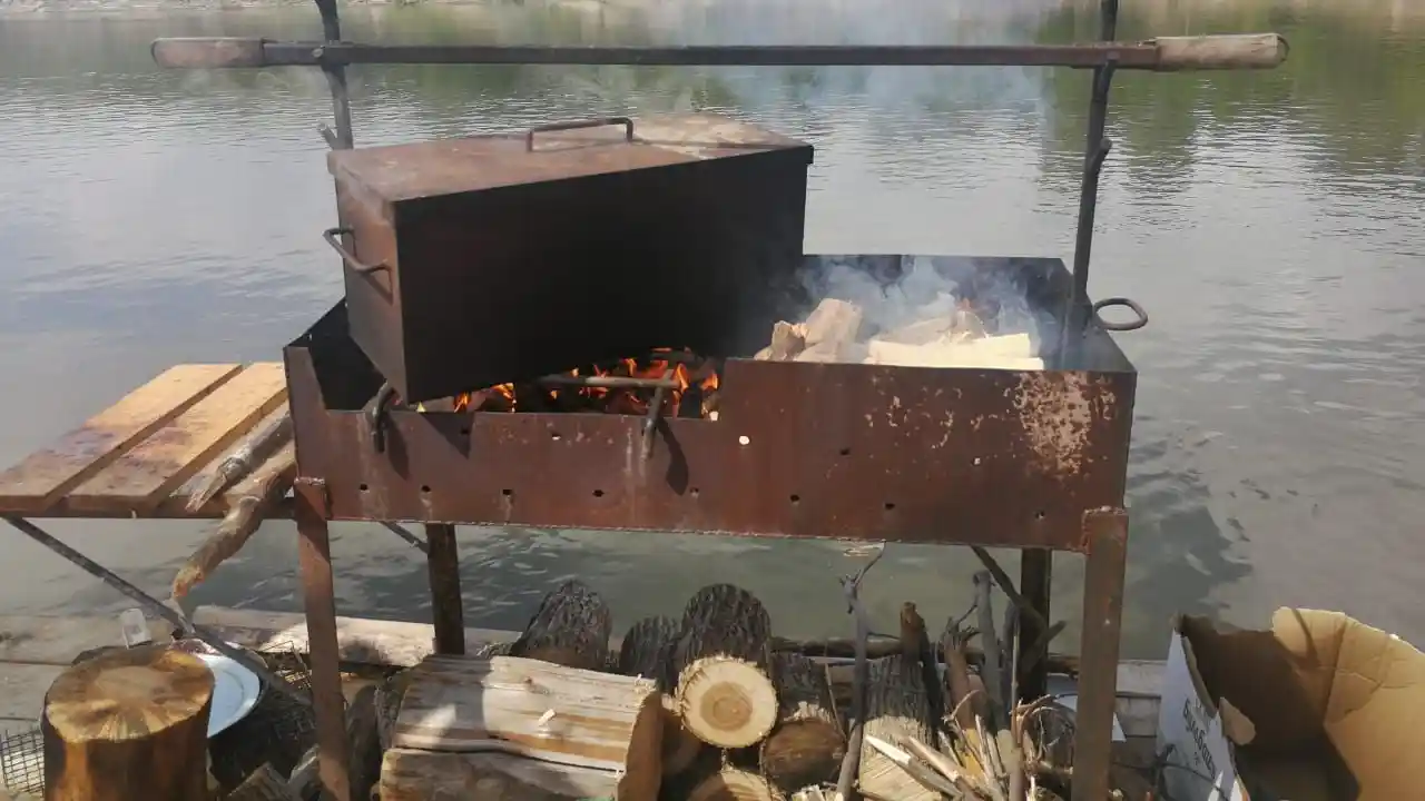 Коптильня на плоту